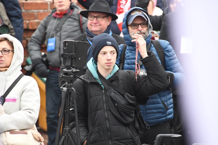 Wielka manifestacja w obronie dzieci