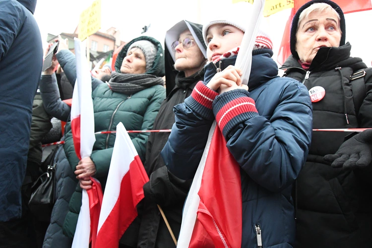 Wielka manifestacja w obronie dzieci