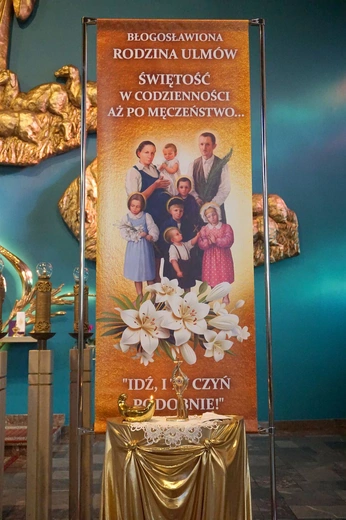 Wprowadzenie relikwii błogosławionej rodziny Ulmów