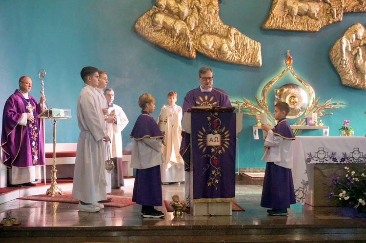 Wprowadzenie relikwii błogosławionej rodziny Ulmów