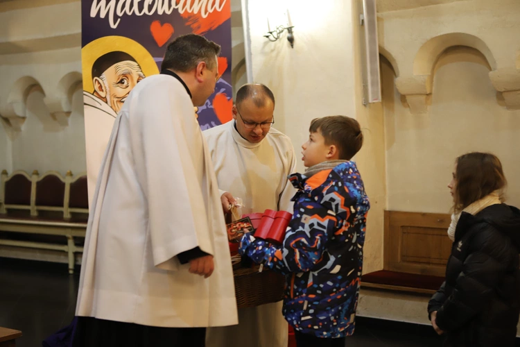 Roraty z pasterzem diecezji w Białej Rawskiej