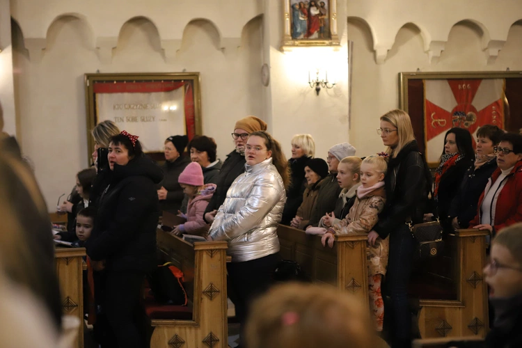 Roraty z pasterzem diecezji w Białej Rawskiej