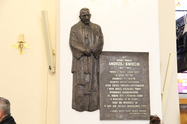 Tarnów-Krzyż. Błogosławieństwo obrazu Chrystusa Ukrzyżowanego