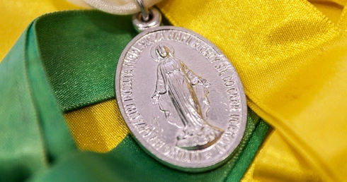 To nie magia! Cudowny medalik to nie katolicki amulet