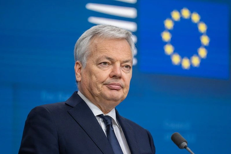 Belgia: Policja przeszukała domy byłego komisarza UE 