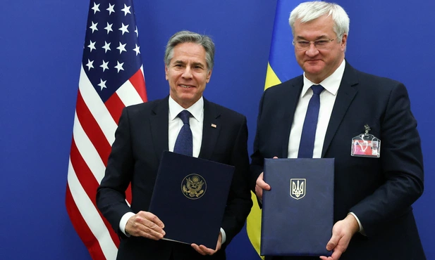 Sekretarz stanu USA Antony Blinken (z lewej)