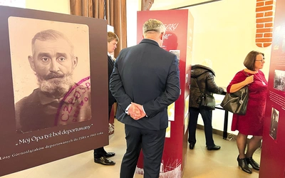 	Ekspozycja to rekwizyty związane z deportacją oraz mobilne kolumny z informacjami na temat historycznego tła wydarzeń roku 1945. Prezentowane są także nagrane wspomnienia świadków tamtych dramatów.