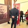 	Ekspozycja to rekwizyty związane z deportacją oraz mobilne kolumny z informacjami na temat historycznego tła wydarzeń roku 1945. Prezentowane są także nagrane wspomnienia świadków tamtych dramatów.