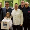 – To nie tylko inicjatywa pomocowa, ale przede wszystkim spotkanie z naszymi rodakami na Wschodzie – zwraca uwagę Adam Modliborski (w środku z córką Marysią).