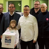 – To nie tylko inicjatywa pomocowa, ale przede wszystkim spotkanie z naszymi rodakami na Wschodzie – zwraca uwagę Adam Modliborski (w środku z córką Marysią).