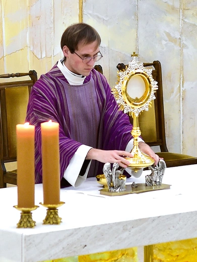 Podczas wystawienia Najświętszego Sakramentu duchowni mieli możliwość skorzystania z sakramentu pokuty.