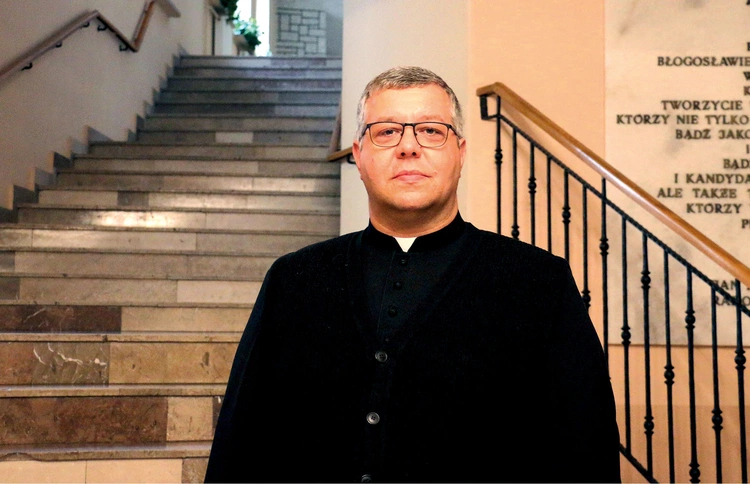 – Dzisiaj szczególnie potrzebna jest pomoc modlitewna i szturm do nieba o łaskę pokoju – mówi ks. Michał Machnio.