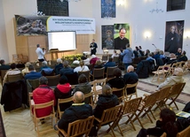 Sympozjum odbyło się w kaplicy budowanego hospicjum.