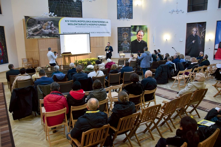 Sympozjum odbyło się w kaplicy budowanego hospicjum.