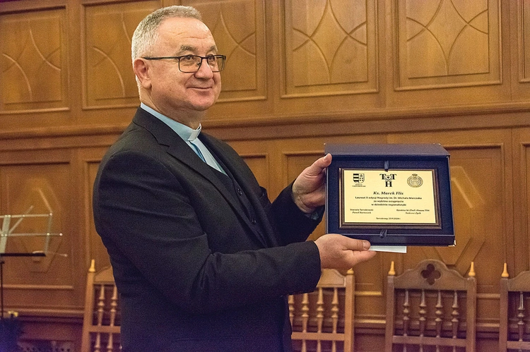 W gronie uhonorowanych regionalistów znalazł się w tym roku proboszcz parafii pw. Matki Bożej Królowej Polski w Sandomierzu ks. Marek Flis.