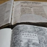 Dwa egzemplarze Biblii Brzeskiej trafią w ręce konserwatorów