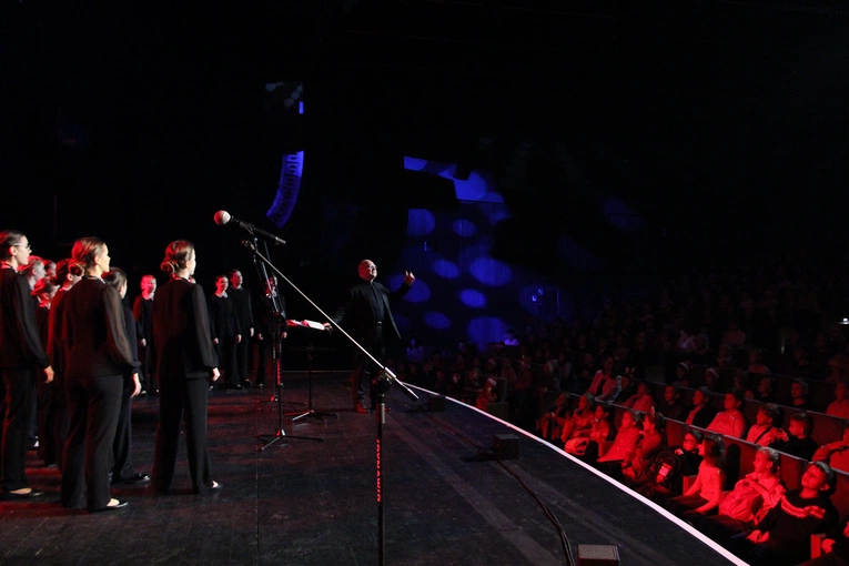 Tarnów. Koncert mikołajkowy Dziewczęcego Chóru Katedralnego „Puellae Orantes”