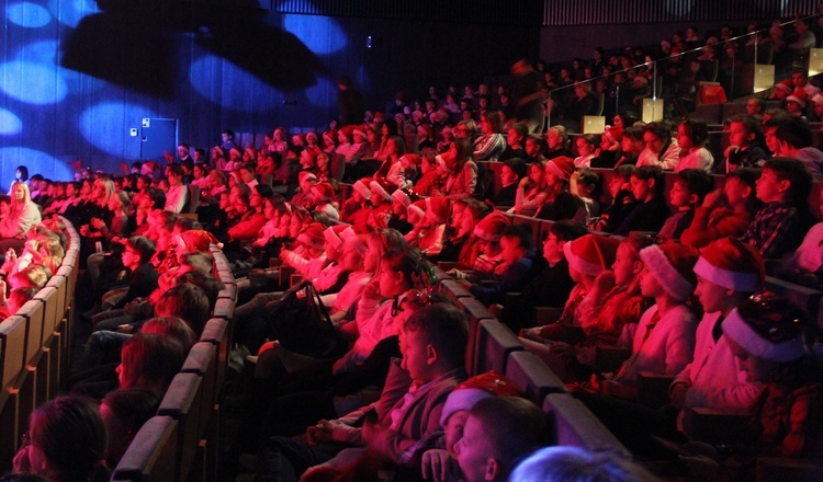 Tarnów. Koncert mikołajkowy Dziewczęcego Chóru Katedralnego „Puellae Orantes”