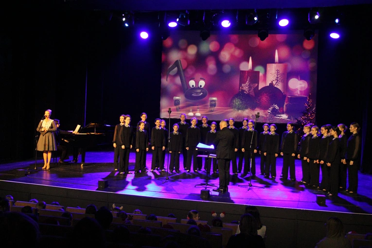 Tarnów. Koncert mikołajkowy Dziewczęcego Chóru Katedralnego „Puellae Orantes”