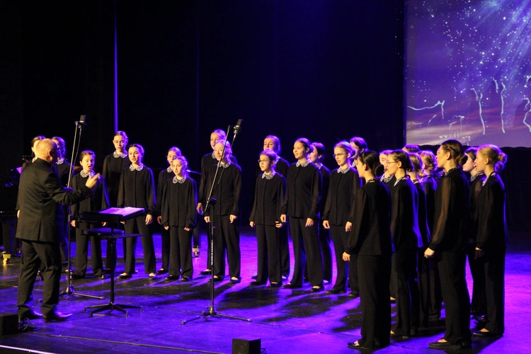 Tarnów. Koncert mikołajkowy Dziewczęcego Chóru Katedralnego „Puellae Orantes”