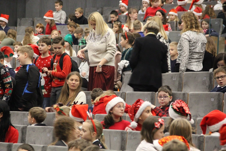 Tarnów. Koncert mikołajkowy Dziewczęcego Chóru Katedralnego „Puellae Orantes”