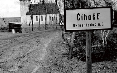 Kościół parafialny  w Číhošti,  zdjęcie z 1956 roku. 
