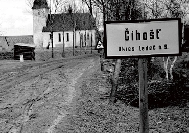 Kościół parafialny  w Číhošti,  zdjęcie z 1956 roku. 