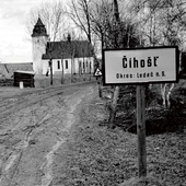 Kościół parafialny  w Číhošti,  zdjęcie z 1956 roku. 