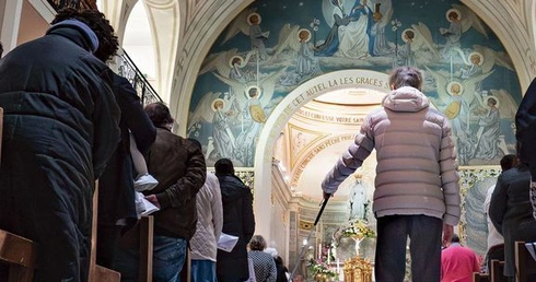 Niepokalana i „święta od milczenia”. Byliśmy w Sanktuarium Cudownego Medalika Maryi Niepokalanej w Paryżu
