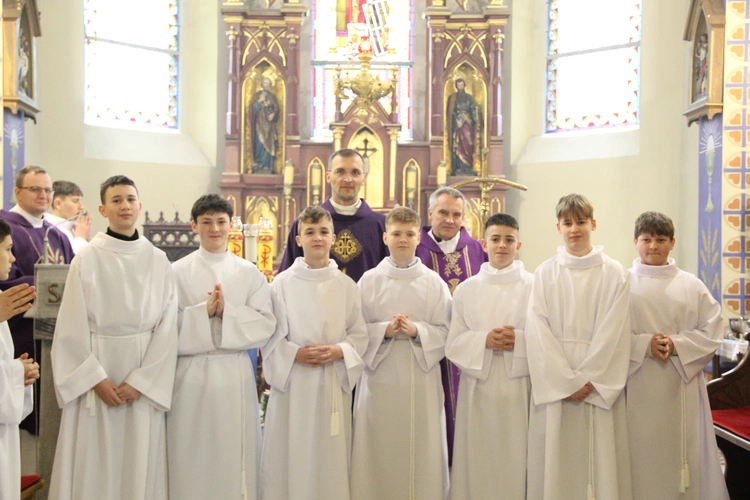 Błogosławieństwo nowych lektorów w Biegonicach