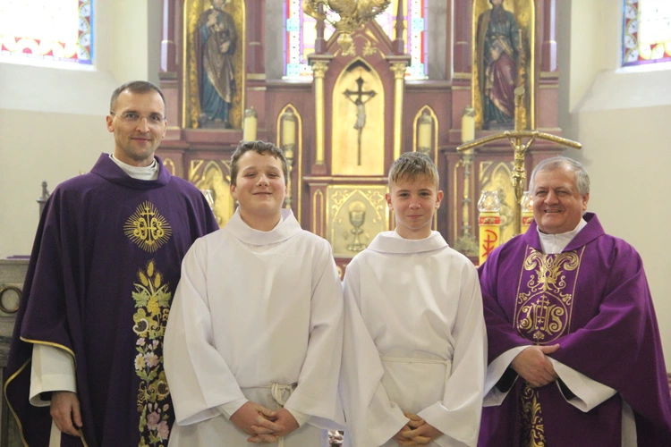 Błogosławieństwo nowych lektorów w Biegonicach