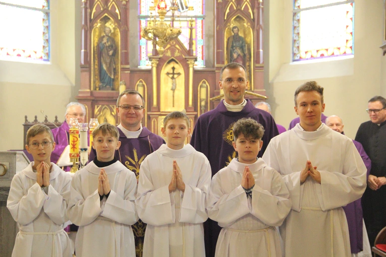 Błogosławieństwo nowych lektorów w Biegonicach