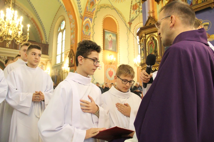 Błogosławieństwo nowych lektorów w Biegonicach
