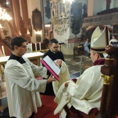 Trzej w czerni i bieli