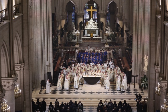 Pierwsza po pożarze Eucharystia w Notre Dame