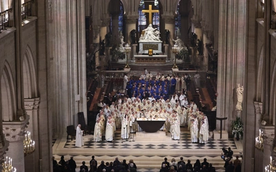 Pierwsza Msza św. w odbudowanej katedrze Notre Dame