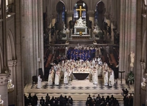 Pierwsza Msza św. w odbudowanej katedrze Notre Dame