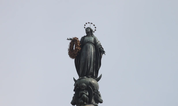 Figura Maryi Niepokalanej 