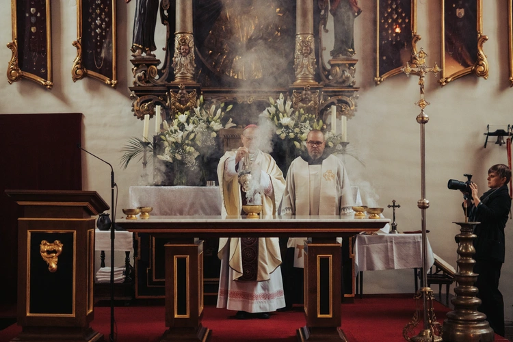 Poświęcenie ołtarza w kościele rektorskim pw. Świętej Trójcy
