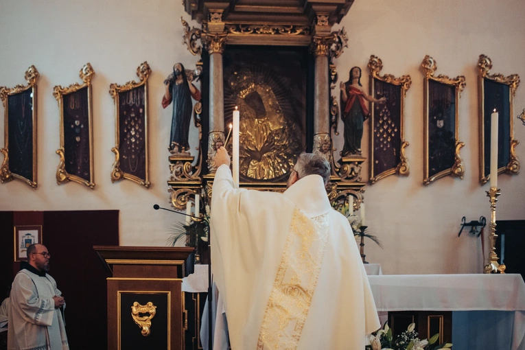 Poświęcenie ołtarza w kościele rektorskim pw. Świętej Trójcy