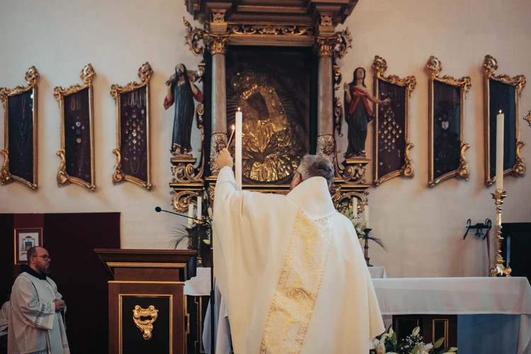 Poświęcenie ołtarza w kościele rektorskim pw. Świętej Trójcy