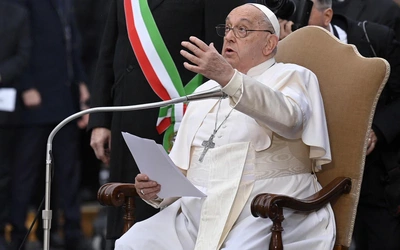 Franciszek: Ludzie giną, a biznes śmierci kwitnie. Skandal!