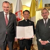 Watykański dyplomata otrzymał polskie obywatelstwo
