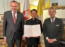 Watykański dyplomata otrzymał polskie obywatelstwo