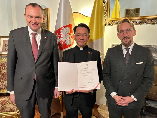 Watykański dyplomata otrzymał polskie obywatelstwo