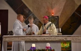 Msza św. przed poświęceniem figury Matki Bożej Królowej Zaspy