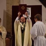 Msza św. przed poświęceniem figury Matki Bożej Królowej Zaspy