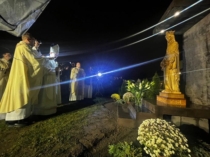 Poświęcenie figury Matki Bożej Królowej Zaspy