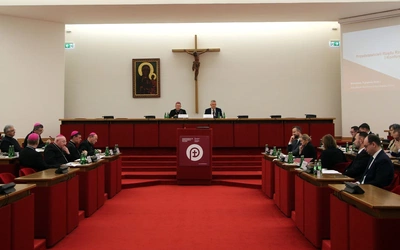 Abp Kupny: Nie ma porozumienia z rządem co do lekcji religii
