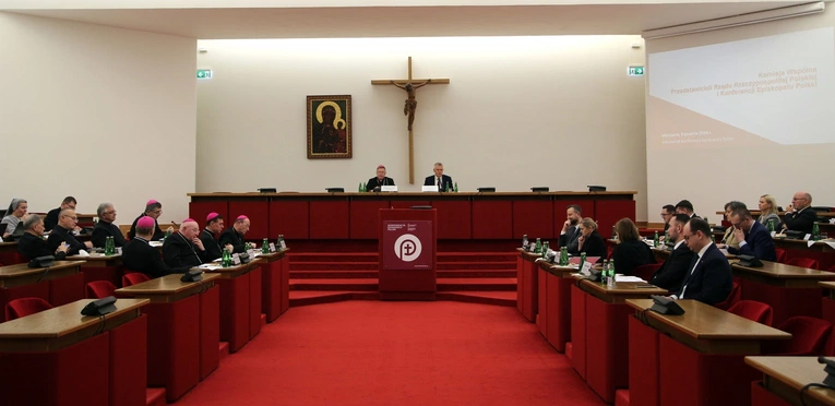 Abp Kupny: Nie ma porozumienia z rządem co do lekcji religii
